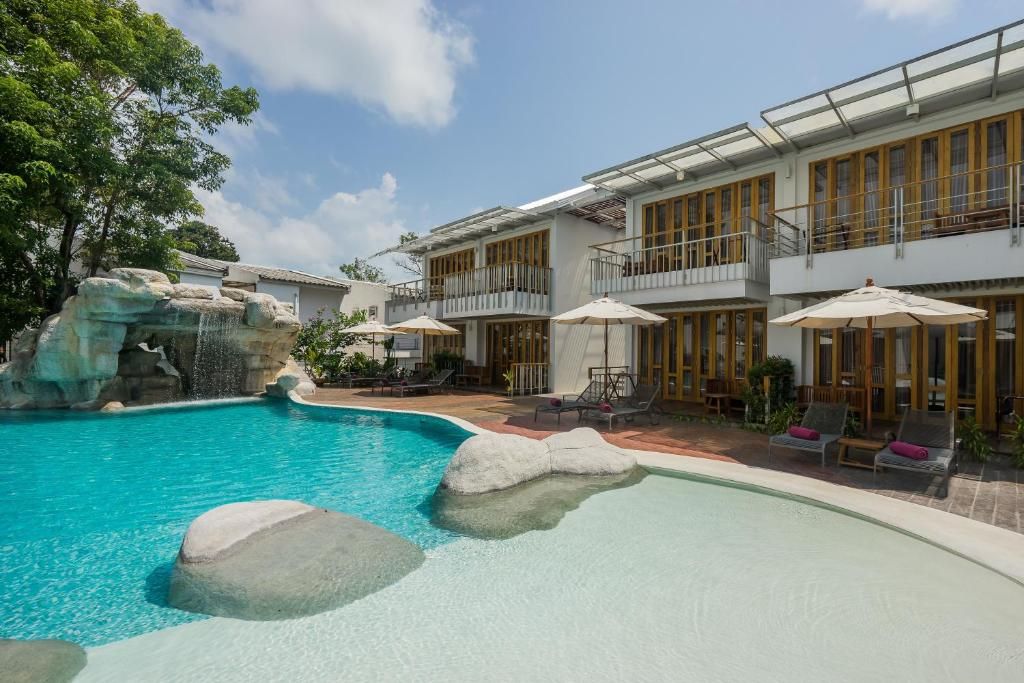 White Sand Samui Resort exterior in Lamai